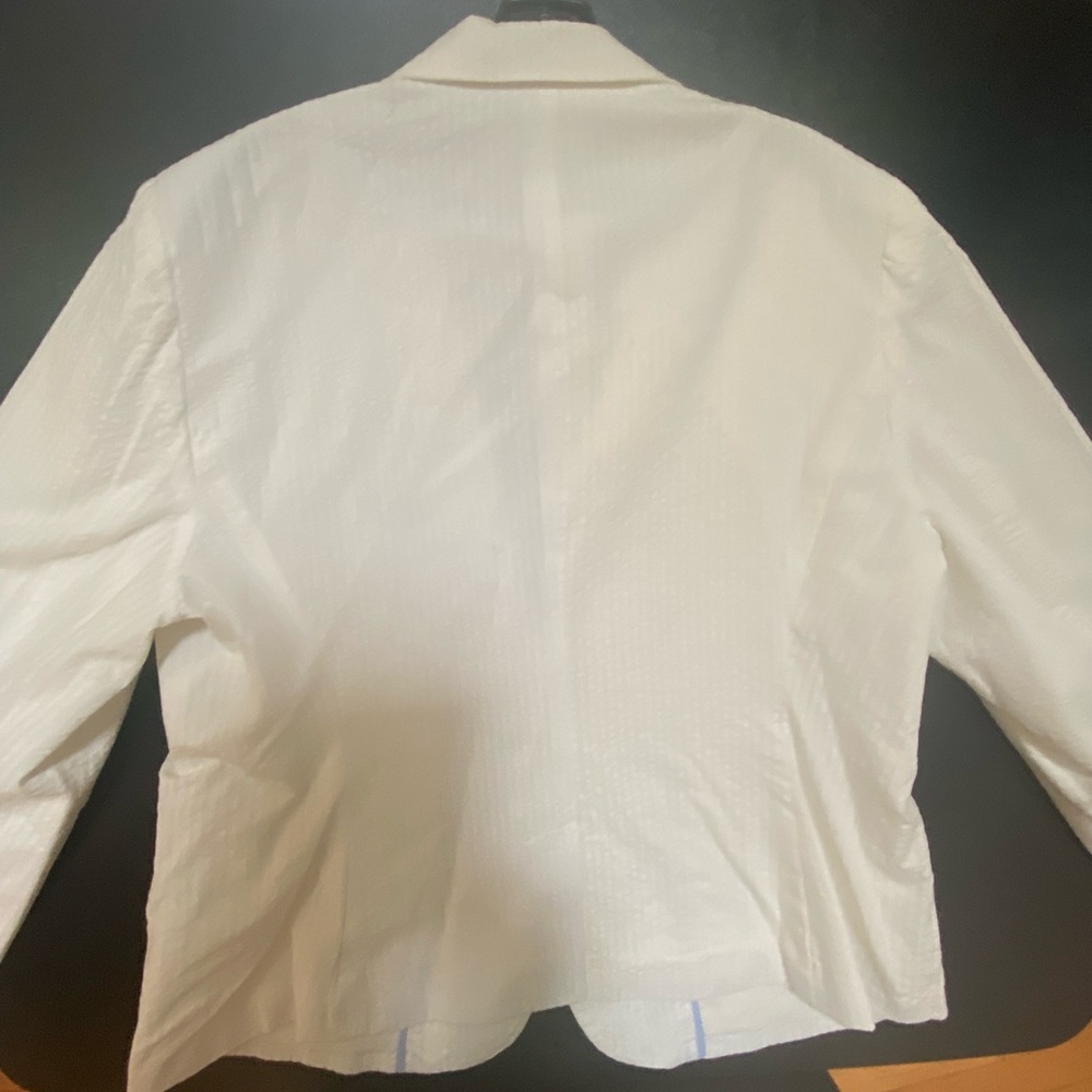 Draper James Cream Blazer with Notched Lapel and Tailored Fit - Picture 2 of 4